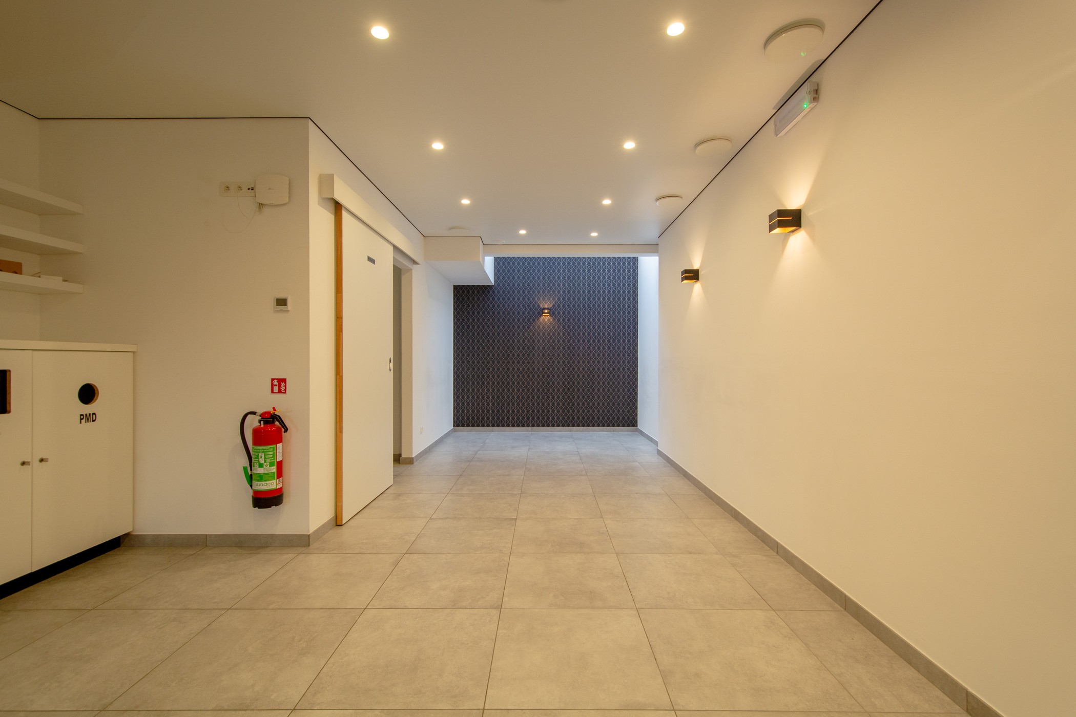 Veelzijdig handelspand met woonst te Brakel. - foto 3