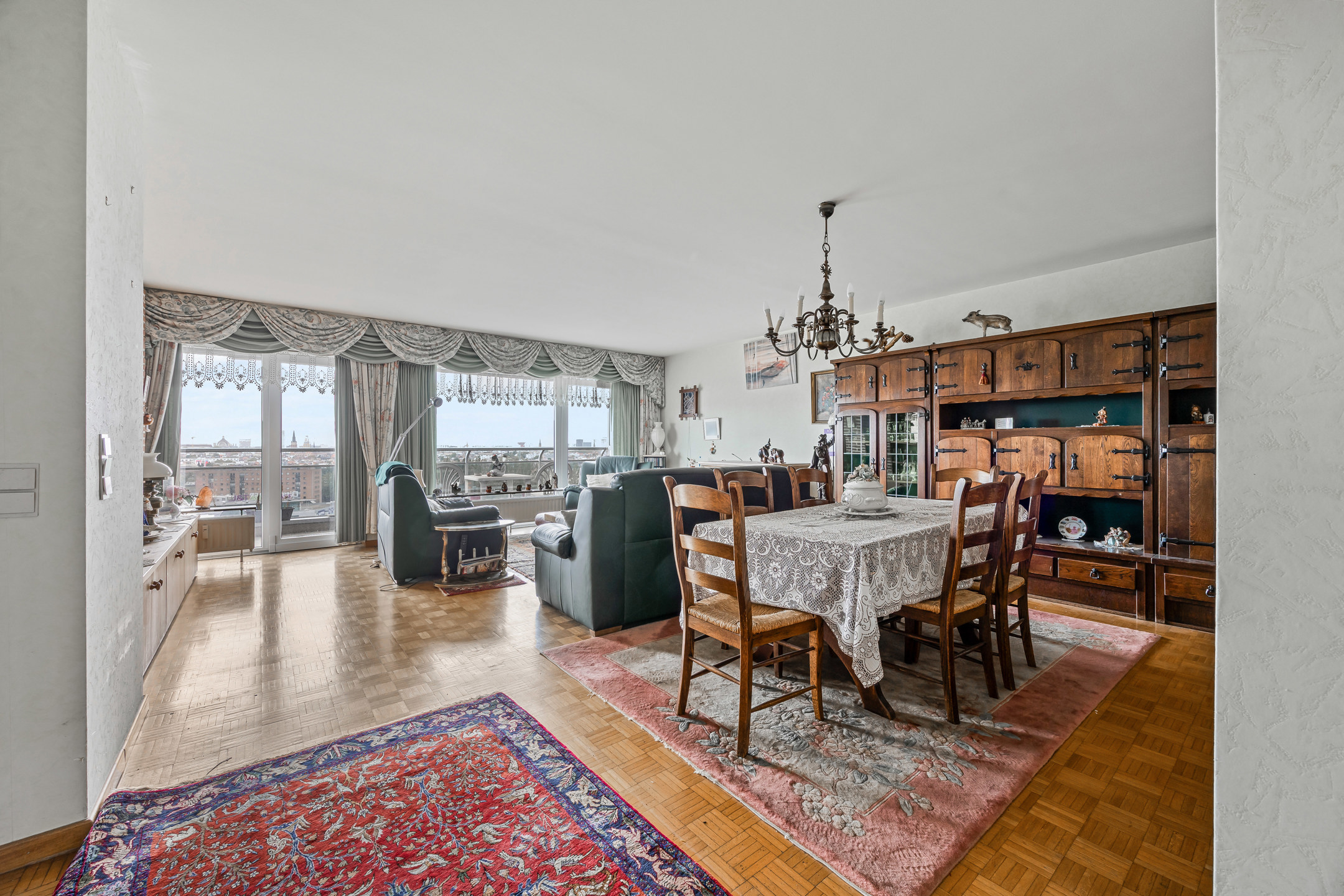 Hoekappartement met veel lichtinval en prachtig zicht, 2 slaapkamers en groot hoekterras en kelder - foto 4