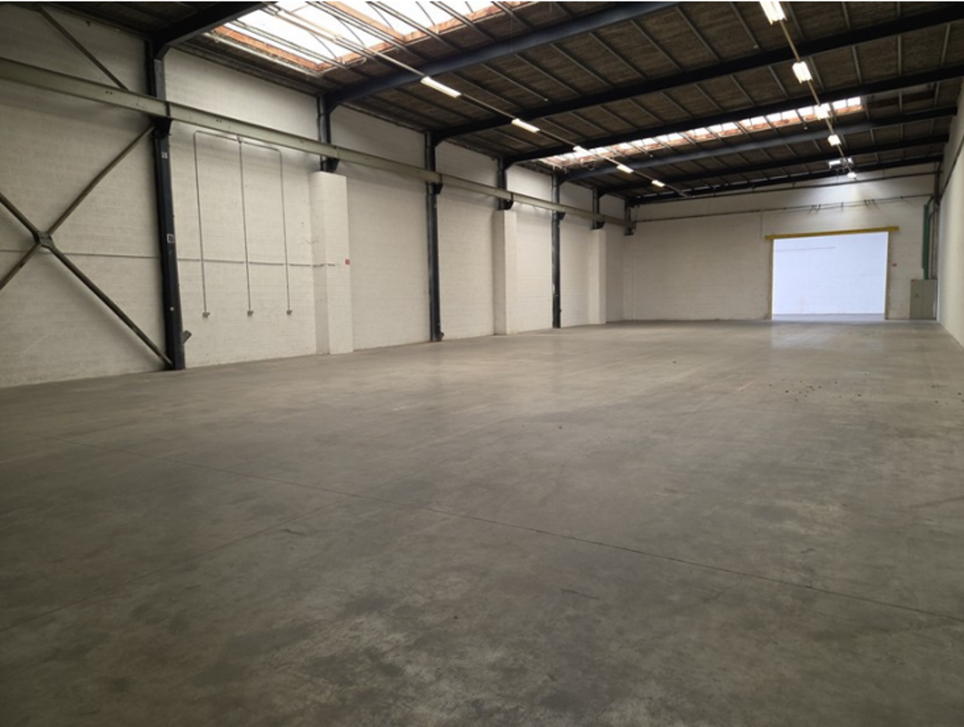 Magazijn te huur – 500 m² – Saint-Servais - foto 1