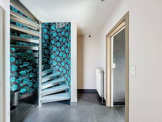 Lorsque vous entrez, vous remarquez immédiatement l'espace de vie spacieux et lumineux. La cheminée d'ambiance constitue le cœur du salon, idéale...