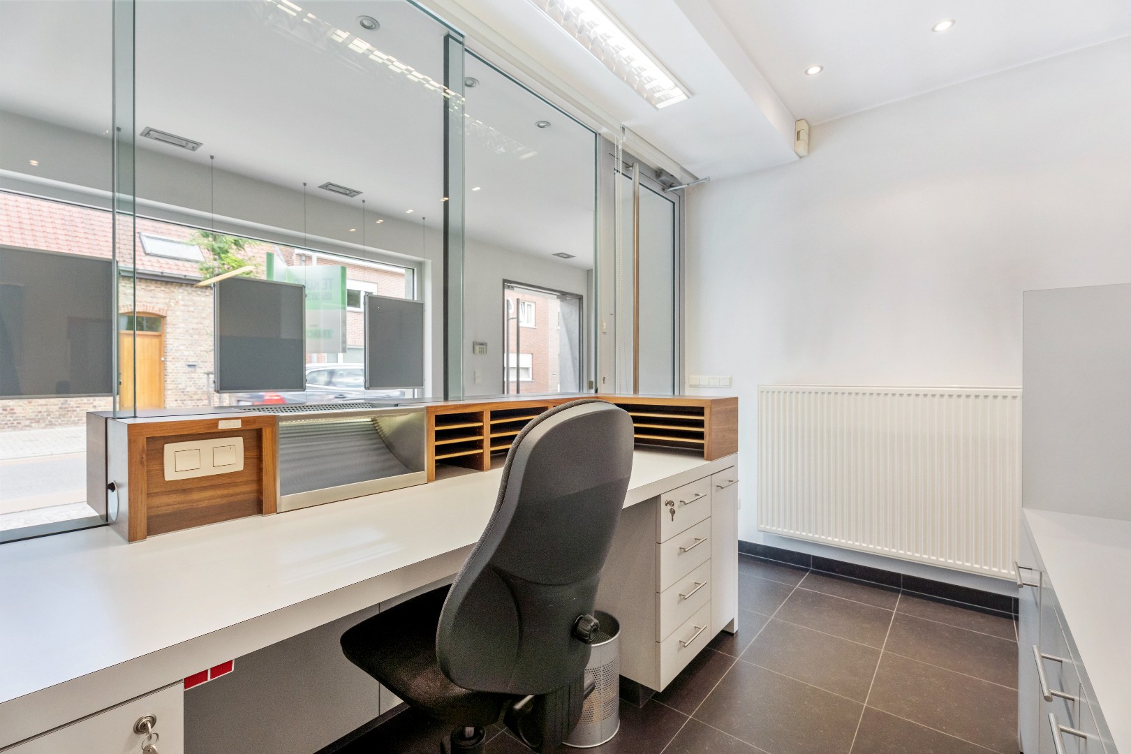 Centraal gelegen handels(woning) met garage op 369m² in Merkem! - foto 5