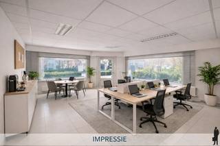 Commercieel handelspand met veel mogelijkheden op een centrale ligging, vlakbij het centrum van Brasschaat.Indeling:- Inkomdeur- Eerste ruimte van 26...