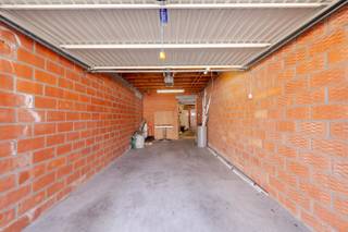 Garagebox te huur in het hartje van Roeselare. Vrij 1/11/2026.<br />Gelegen achter een reeks woningen in een rustige straat (Kattenstraat). Huurovereenkomst voor onbepaalde duur.<br /><br />Afmetingen: 3,00 m op 6,89 m in de garage. <br /><br />PLUSPUNTEN:<br />* CENTRALE LIGGING<br />* ELEKTRICITEIT AANWEZIG