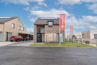 Deze nieuwe verkaveling Rivahof combineert hedendaagse architectuur met ultrazuinige technieken zoals warmtepompen en zonnepanelen. Met...