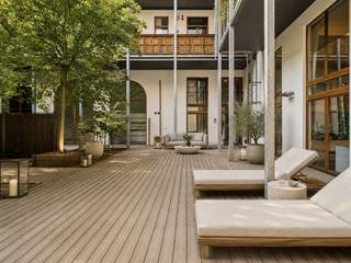 Villa loft unique avec une surface de plancher utilisable de 510 m², un jardin privé de 400 m², deux emplacements de parking et des caves privatives.<br /><br />La villa loft est située dans l'ancienne Agence Maritime Internationale, un bâtiment de caractère classé au patrimoine architectural, dans un emplacement de premier ordre à la fin de la Meir. Au cœur historique d'Anvers, cette propriété exceptionnelle combine des volumes généreux et de l'intimité avec tous les avantages de vivre en centre-ville.<br /><br />Avec quatre chambres à coucher complètes, quatre salles de bains et des espaces de bureau ou de pratique supplémentaires, la propriété offre de nombreuses possibilités. La disposition convient aussi bien à une grande famille qu'à une combinaison de vie et de travail.<br /><br />En termes de confort, la propriété est également très complète, avec notamment le chauffage par le sol, la climatisation, la domotique, un système d'alarme et des aménagements intérieurs de haute qualité.<br /><br />Malgré une surface exceptionnelle, la villa loft affiche également de bonnes performances énergétiques, avec une étiquette énergétique B et une consommation énergétique de seulement 139 kWh/m²/an.<br /><br />De plus, il est possible d'acquérir un appartement supplémentaire d'environ 147 m² de surface de plancher utilisable avec un espace extérieur supplémentaire d'environ 40 m², une place de parking supplémentaire et une cave.<br /><br />Caractéristiques :<br />- Surface de plancher utilisable : 510 m²<br />- Jardin privé : 400 m²<br />- Cinq chambres à coucher et cinq salles de bains<br />- Deux emplacements de parking<br />- Situé dans un patrimoine architectural : Agence Maritime Internationale<br />- Étiquette énergétique B : 139 kWh/m²/an