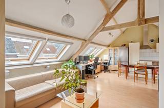 Aangenaam dakappartement met overdekte autostaanplaats, gunstig gelegen pal in het landelijke dorpscentrum van Beerzel (Putte). Dit instapklare...