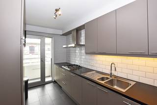 Gezellig gerenoveerd appartement met 2 slaapkamers te Deurne.Dit appartement is gunstig gelegen nabij openbaar vervoer en warenhuizen en bevindt zich...