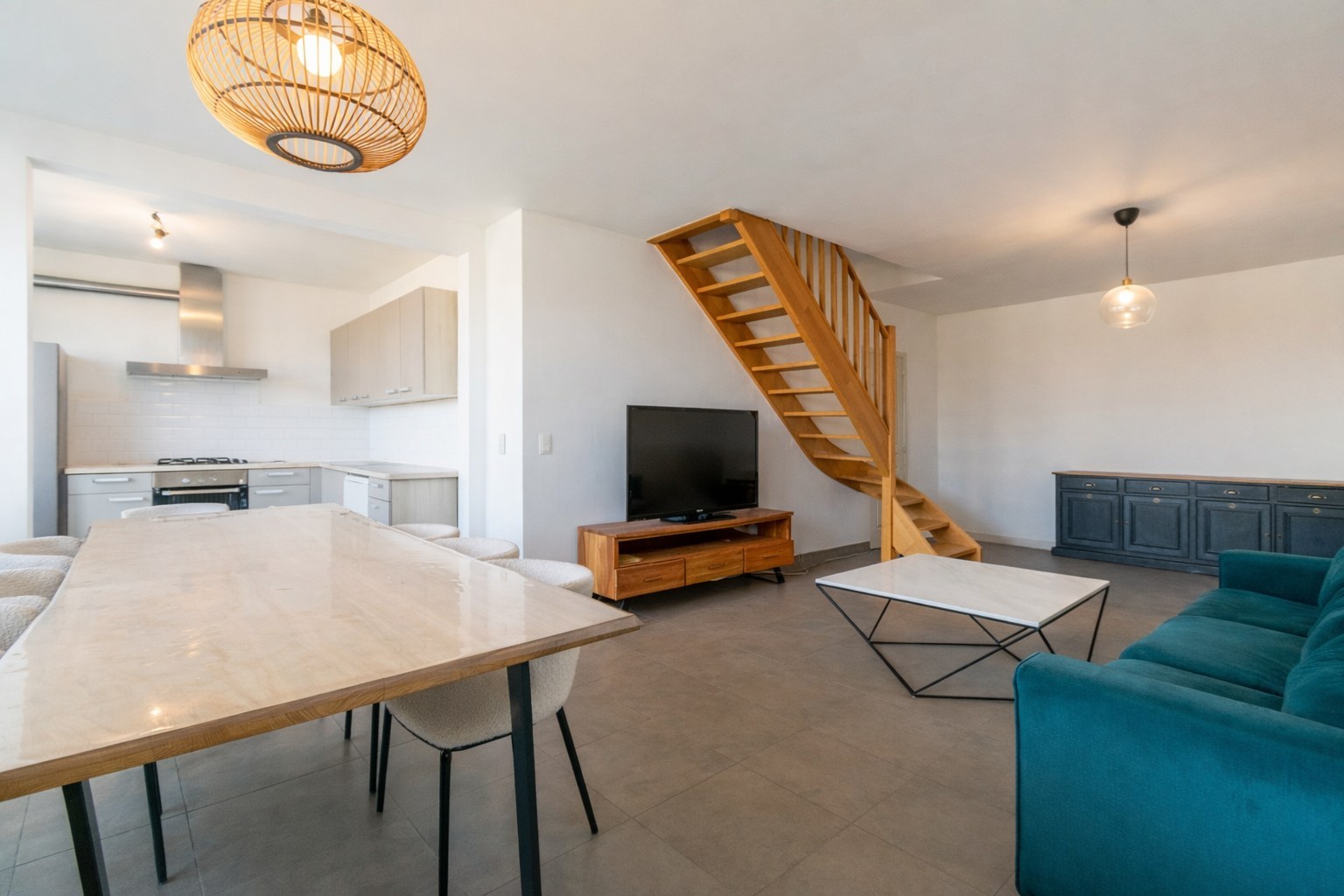 OPBRENGSTGEBOUW MET 4 RUIME APP + HANGAR (350m²)! - foto 5