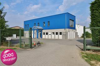 INDUSTRIEEL GEBOUW met ruime productiehal en kantoorgedeelte, in uitstekende staat, gelegen op het industrieterrein "OVERHAEM" te Tongeren.-...