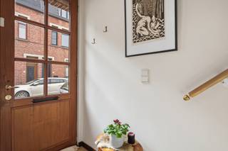 Deze charmante rijwoning is gelegen in een gegeerde en rustige buurt tussen de Stuivenbergvaart en het Vrijbroekpark, op wandelafstand van het...