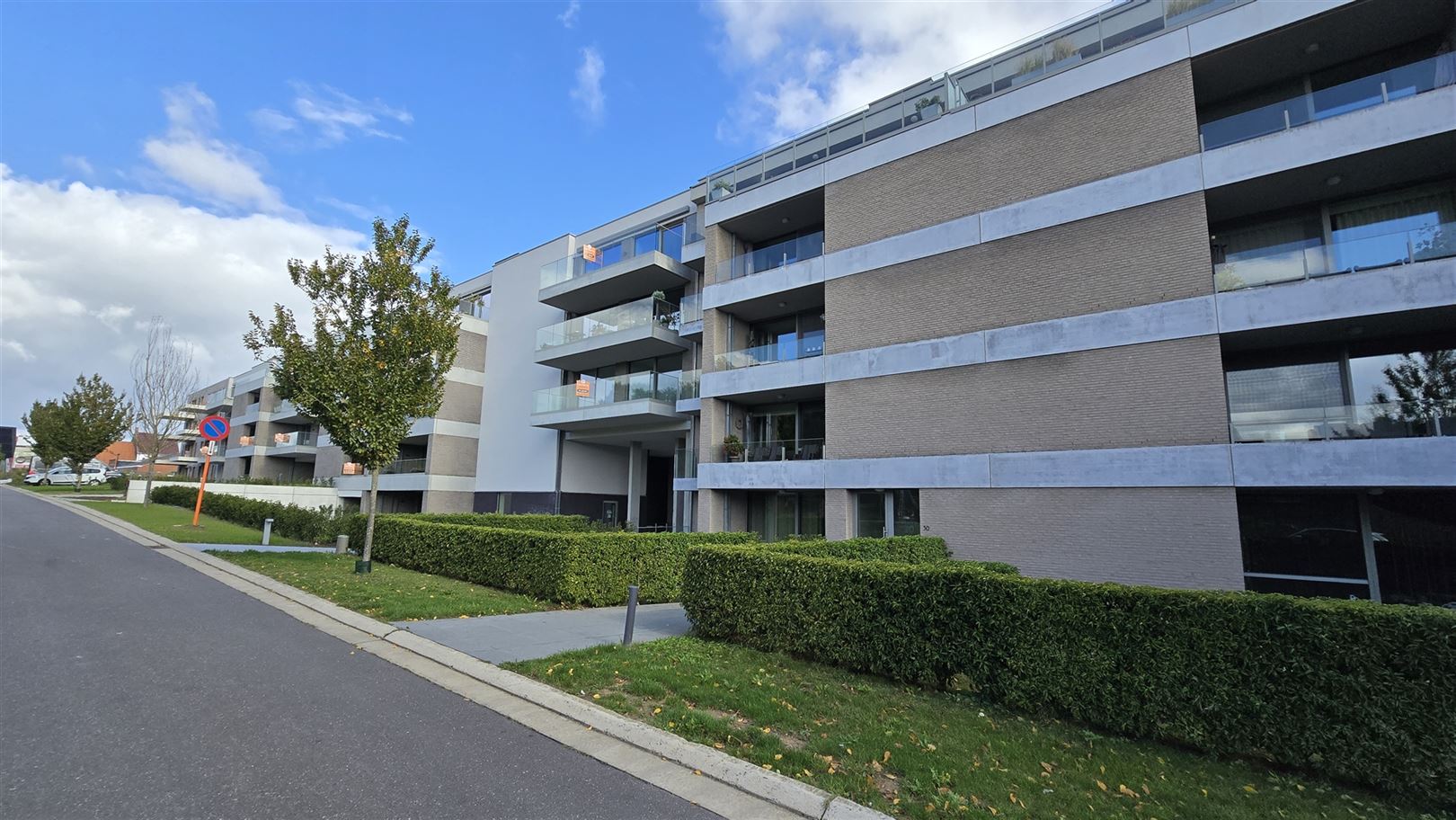 Zeer ruime appartementen met grote terrassen en 2 garages - foto 1