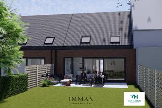 <p>In een rustige en kindvriendelijke buurt van Sint-Kruis bevindt zich deze nieuwbouwwoning met zuidwestgerichte tuin, ideaal voor wie op zoek is naar een thuis op een centrale locatie. De woning ligt in een aangename straat met vlotte verbindingen naar winkels, scholen en het centrum van Brugge.<br /><br />Op het gelijkvloers vind je een inkomhal met vestiaireruimte, gastentoilet en een lichtrijke bureauruimte - leefruimte met eetruimte en open keuken dat toegang biedt tot de berging & wasplaats voorzien in de inpandige garage (22m²). De 1ste verdieping 3 ruime slaapkamers - extra dressingruimte - badkamer met ligbad, douche, toilet en dubbele lavabo. Het 2e verdiep, te bereiken via een vaste trap, biedt een 4e slaapkamer, hobbyruimte of opslagruimte van 34m²! <br /><br />Tot slot is de woning voorzien van hernieuwbare energie (lucht/water warmtepomp & zonnepanelen) en wordt deze verwarmd door middel van vloerverwarming. <br /><br />Voor verdere informatie contacteer Céline op 0476 60 60 23 of mail naar celine@immax.be</p>