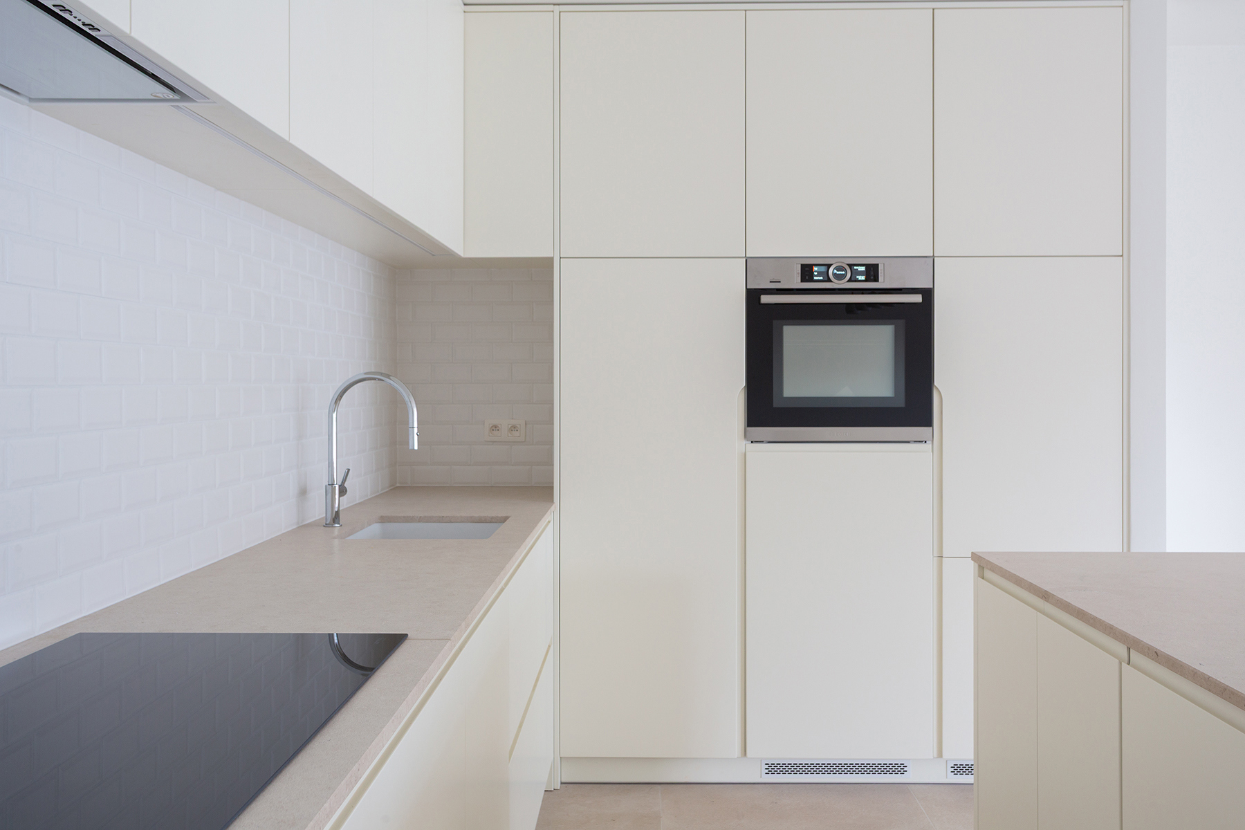 Modern nieuw gerenoveerd 2 slpk app + terras te Antwerpen - foto 5