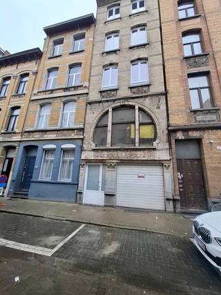 Magazijn te huur op een vlot bereikbare locatie te Jan De Laetstraat 23, 2060 Antwerpen. Deze praktische opslagruimte van ca. 35 à 40 m² is...