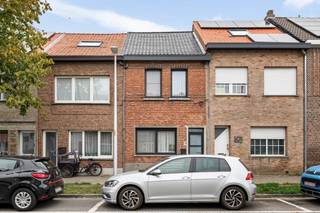 Zeer gunstig gelegen rijwoning in een zijstraat van de Edward Claessenslaan.  Dit huis bevindt zich op wandelafstand van het centrum met alle...