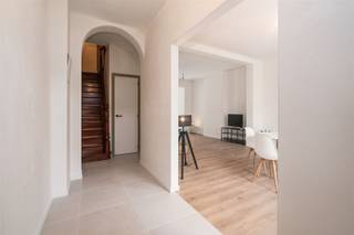 Gerenoveerde halfopenwoning (EPC B !) met 4 slaapkamers te Beveren-Leie!Deze instapklare woning is alles wat je zoekt. De indeling van de woning: 1...