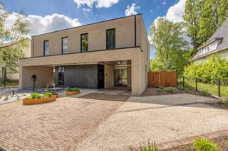 MODERNE HOOGWAARDIG AFGEWERKTE BEN-WONING (2023) OP 7ARE 66 CA MET 3 SLAAPKAMERS EN PRACHTIG ZUIDGERICHTE TUIN TE ZONHOVEN!Op zoek naar een recente,...