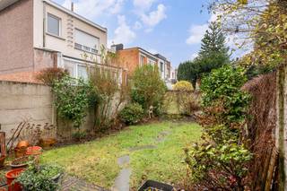 Een roze gevel in groen BoHoIn de Weversfabriekstraat woon je in één van die rustige, residentiële stukjes Borgerhout waar het leven nog heerlijk...