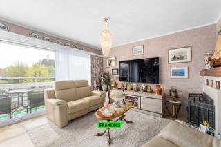 Dankzij de rustige maar centrale ligging van dit opbrengsteigendom geniet u van een ideale combinatie van nabijgelegen winkels,...