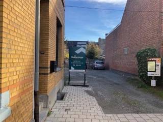 Laatste parkeerplaatsen te koop op unieke ligging in centrum EdegemOntdek nu deze laatste parkeerplaatsen op een topligging op wandelafstand van...