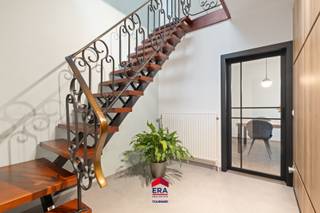 Instapklare, energiezuinige woning met 4 slaapkamers in rustige doodlopende straatIn een kindvriendelijke, doodlopende straat op wandelafstand van...