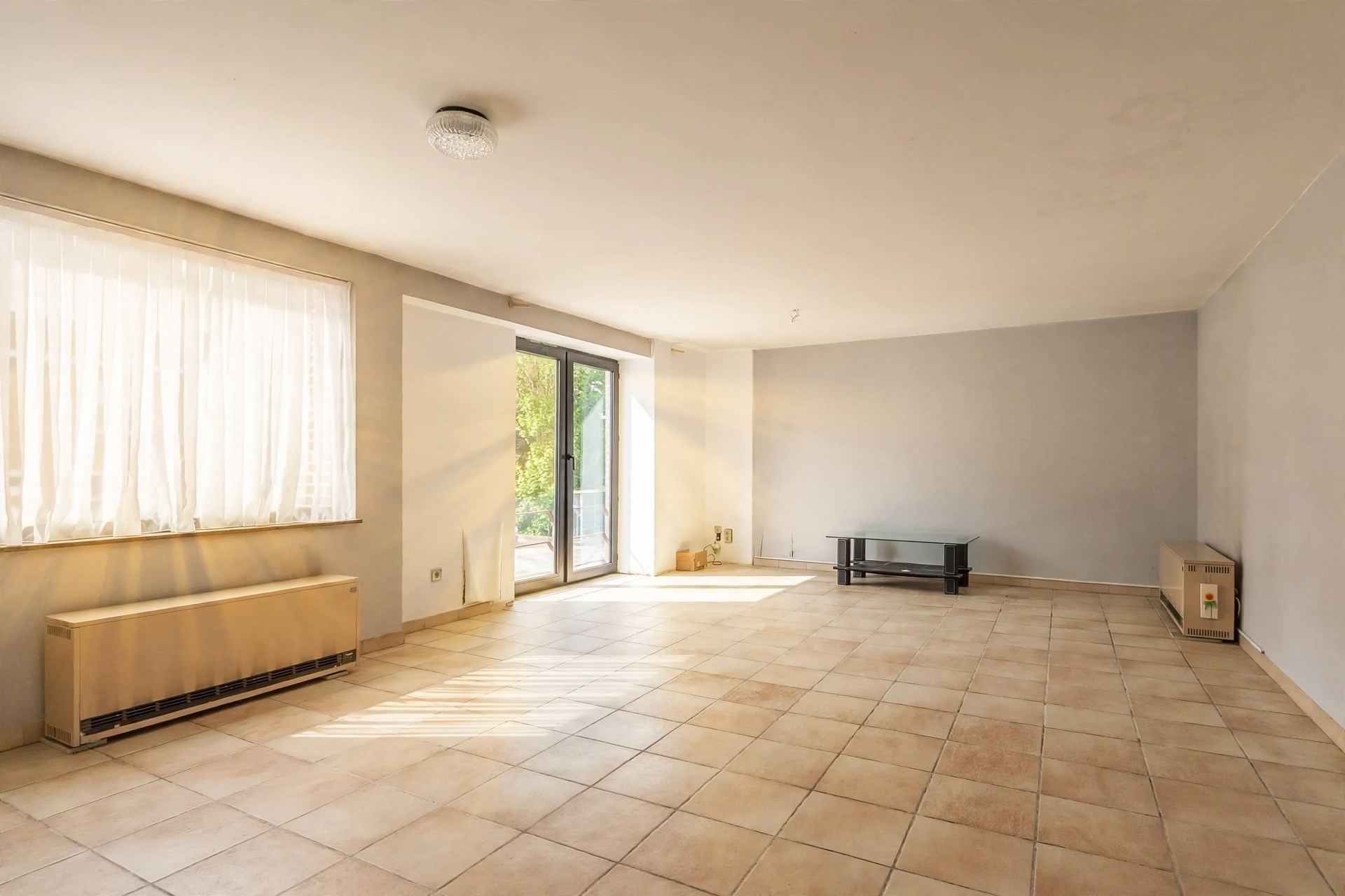 Ruim appartement met drie slaapkamers en staanplaats te Gijzegem - foto 4