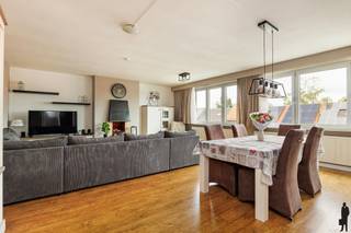 Op zoek naar een instapklaar appartement zonder zorgen, gelegen op een zeer gunstige locatie in Beveren-Waas? Dan is dit appartement absoluut...