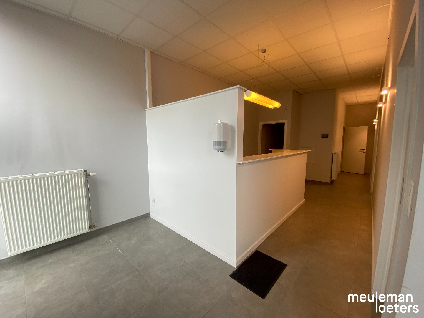 Commercial à louer à Oostkamp - photo 3