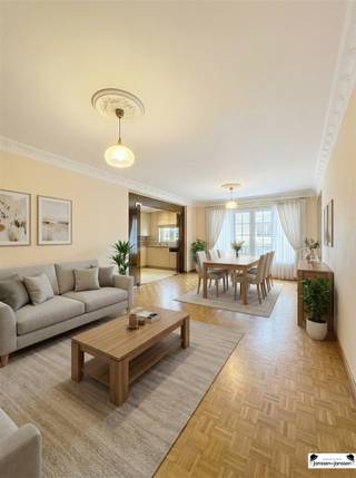 In de Haverstraat in Oostende, op slechts tien minuten wandelen van het Maria Hendrikapark, bevindt zich dit ruime gelijkvloers appartement met...