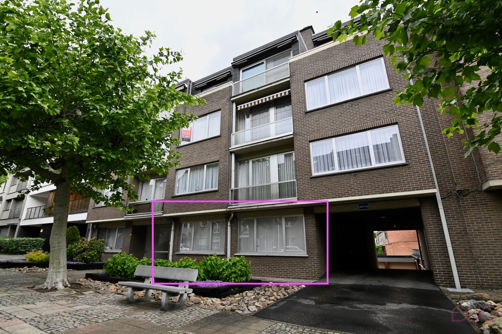 Instapklaar gelijkvloers appartement met 2 slaapkamers en garagebox op een toplocatie - foto 1