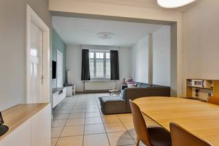 Deze charmante woning is gelegen in Kesselt. Een dorp gelegen in de gemeente Lanaken dat een goede uitvalsbasis is naar alle voorzieningen...