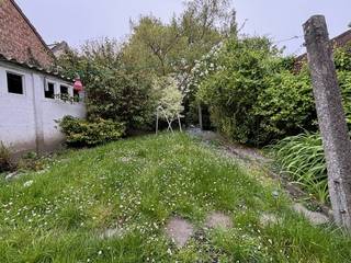 Te renoveren woning met 3 slaapkamers en leuke tuin op een totale oppervlakt van 215m².