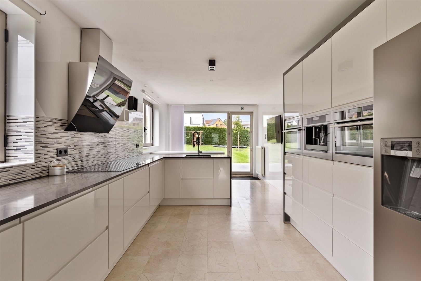 Ruime en gerenoveerde woning op centrale ligging - foto 5