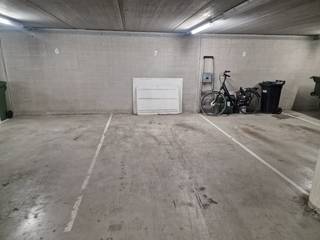Looking for a solution to your parking problem? Or in need of a second parking space/visitor's space?<br /><br />Then we offer you this car parking space. The parking space is located in the underground parking of Residence MALISO and is very easily accessible.<br /><br />Interested? Contact us today via marijke@polares.eu or 016/930.200.