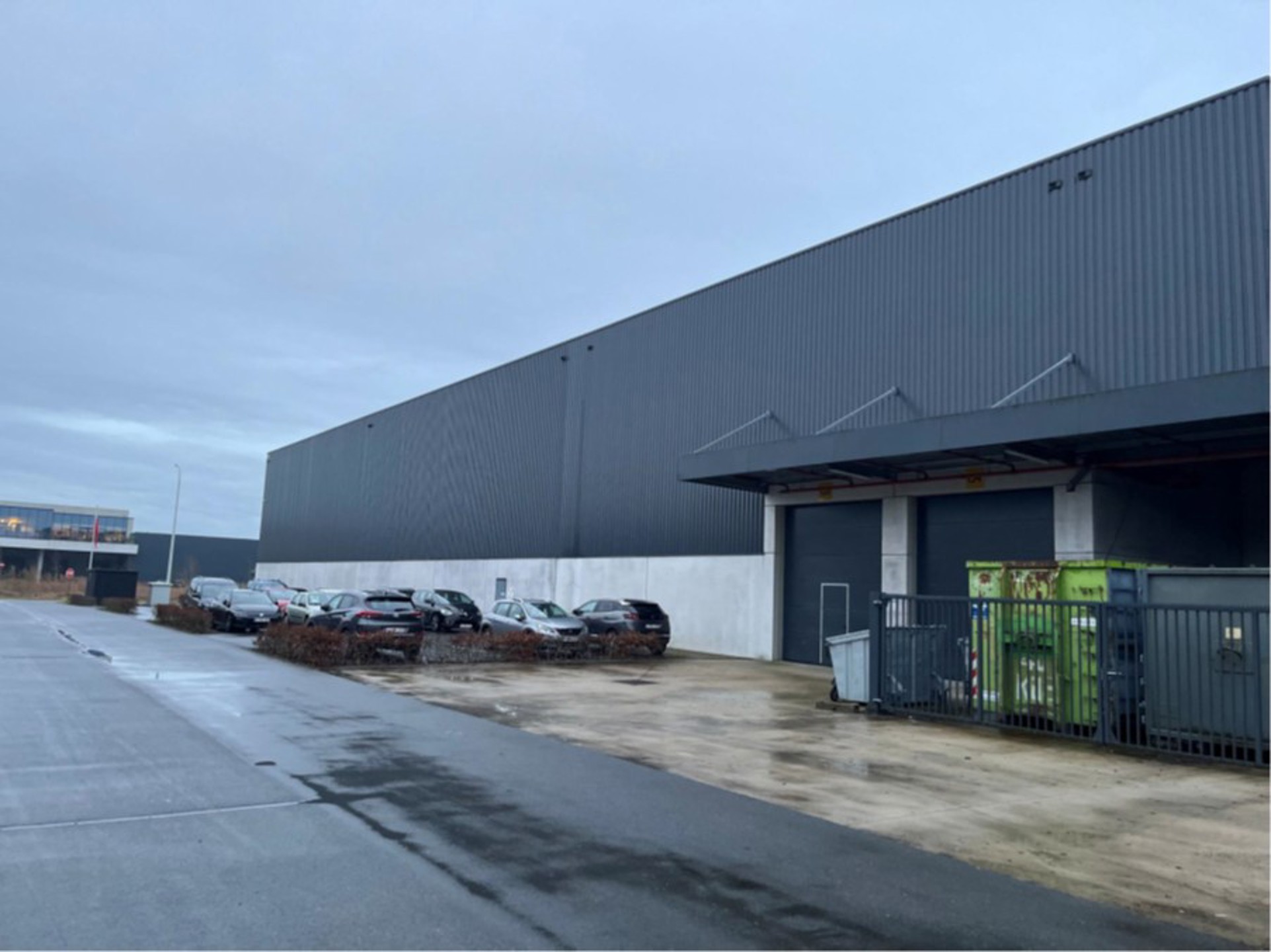 Logistieke hal 13.302m² met kantoren op de Ringlaan in Kuurne - foto 4