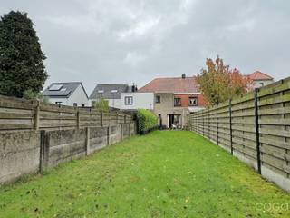 Karaktervolle woning gelegen in het centrum van Brecht, bij winkels, scholen en openbaar vervoer.Ingedeeld als volgt:Gelijkvloers: Je komt binnen in...