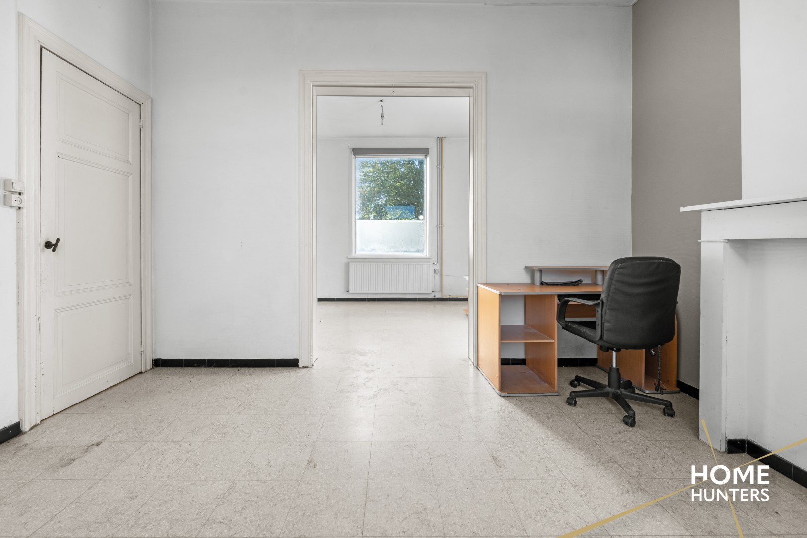 Op te frissen woning met 3 slaapkamers, ruime tuin en grote garage nabij centrum Ieper - foto 4