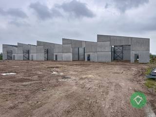 Nieuwe KMO-units te Roeselare, een modern en duurzaam bedrijventerrein bestaande uit 10 loodsen.In dit nieuwe KMO-park, *ARDOPOORT*, bieden wij een...