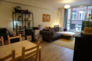 Op een boogscheut van het station en pal in het bruisende stadscentrum vind u dit charmant 1-slaapkamerappartement van ca. 60 m². Ideaal voor...