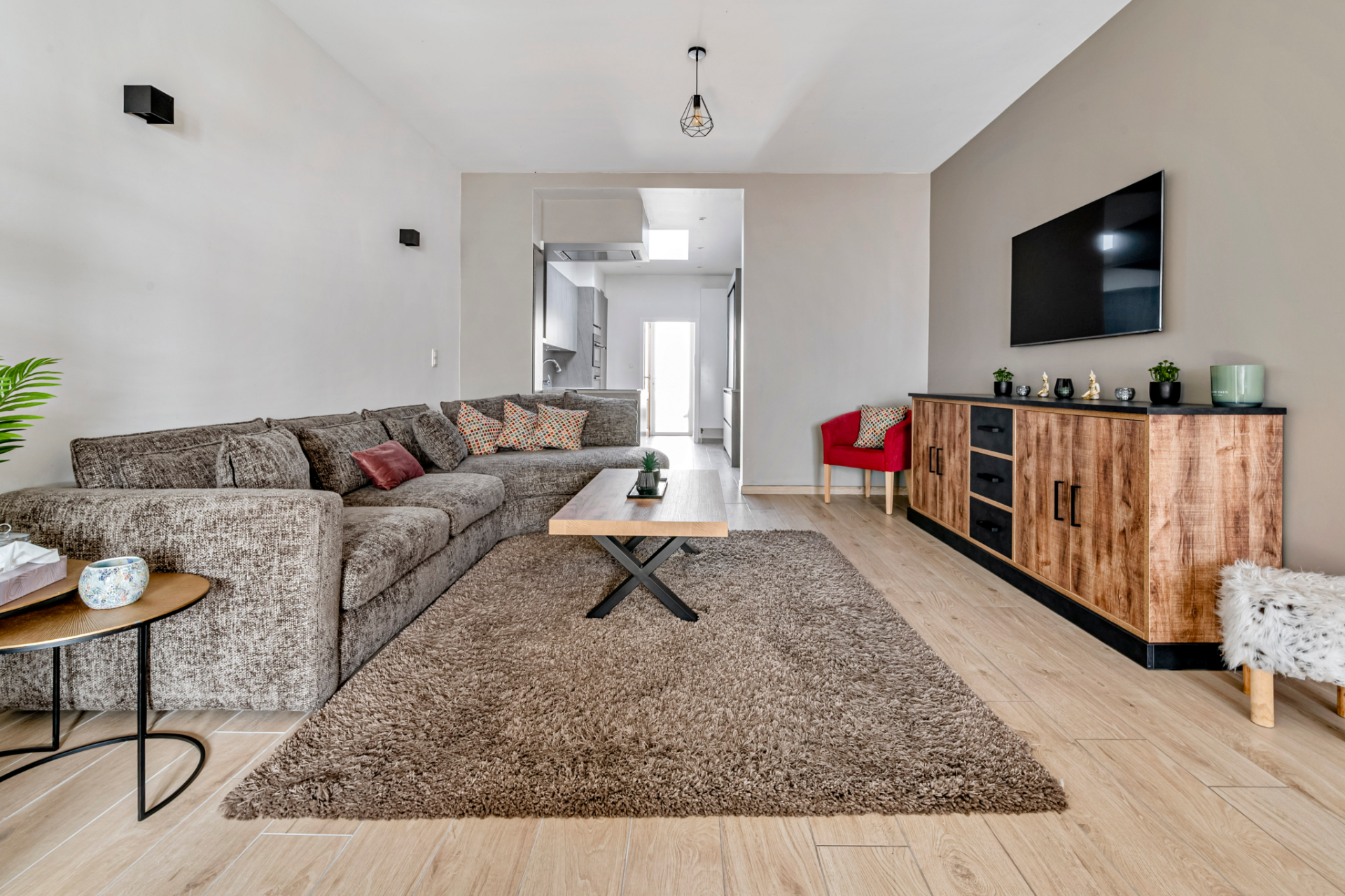 Instapklare woning met 4 slaapkamers aan de rand van de stad. - foto 4