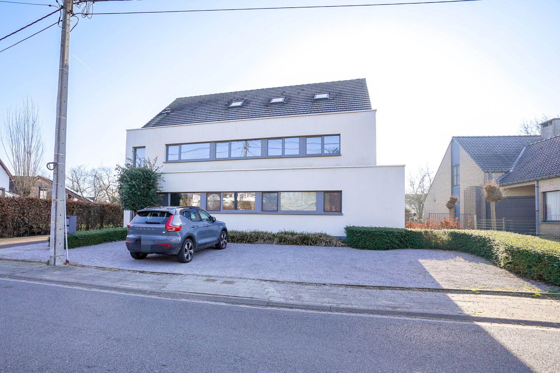 Rustige en betaalbare kantoorruimte met A-label, groot terras en 4 parkeerplaatsen - foto 1