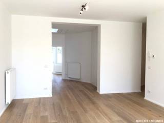 Stijlvol gelijkvloers appartement met tuin in een kleinschalig gebouw in rustig gelegen buurt.Het appartement werd volledig gerenoveerd en modern...