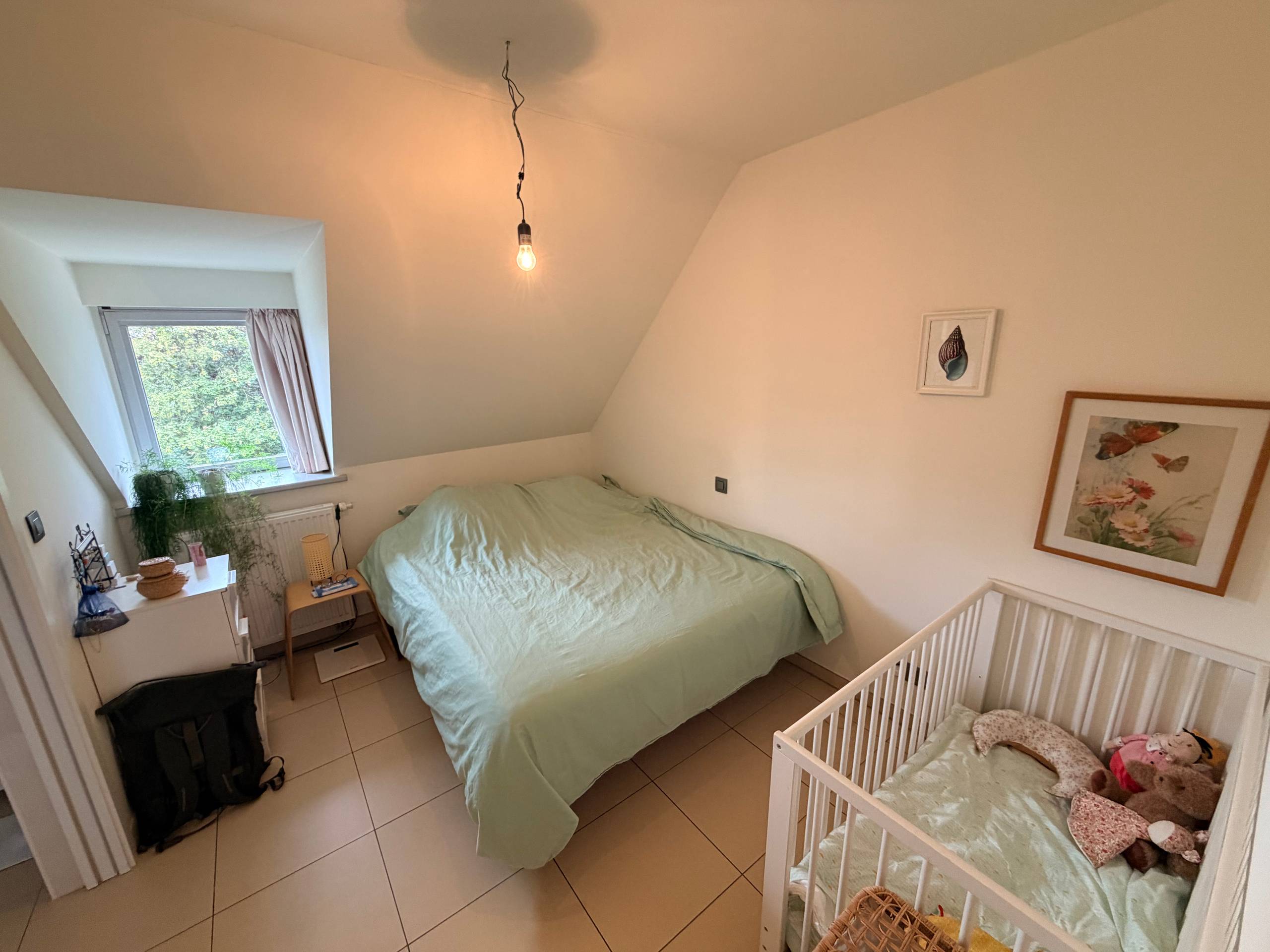 --- NIEUW --- Ruim duplex-appartement met zonnig terras en autostaanplaats in centrum Oostakker! - foto 5