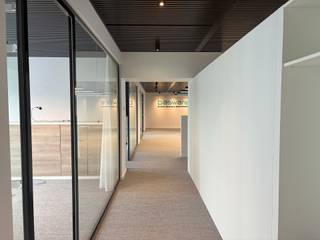 Op een centrale en goed bereikbare locatie in Aalst, vlak bij de E40, komt dit instapklaar kantoorgebouw van +/- 360 m² te koop. Het pand biedt...