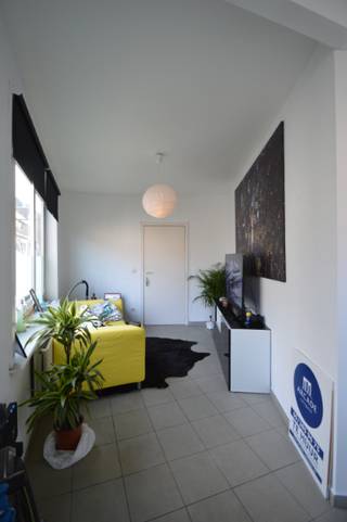 Op slechts 100 meter van de Coupure, in het bruisende centrum van Gent, bevindt zich deze lichtrijke en instapklare studio in een kleinschalig...