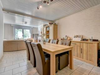 eze ruime gerenoveerde woning is perfect gelegen tussen Hoeilaart en Overijse en biedt 5 slaapkamers, een garage, carport en een grote zonnige...