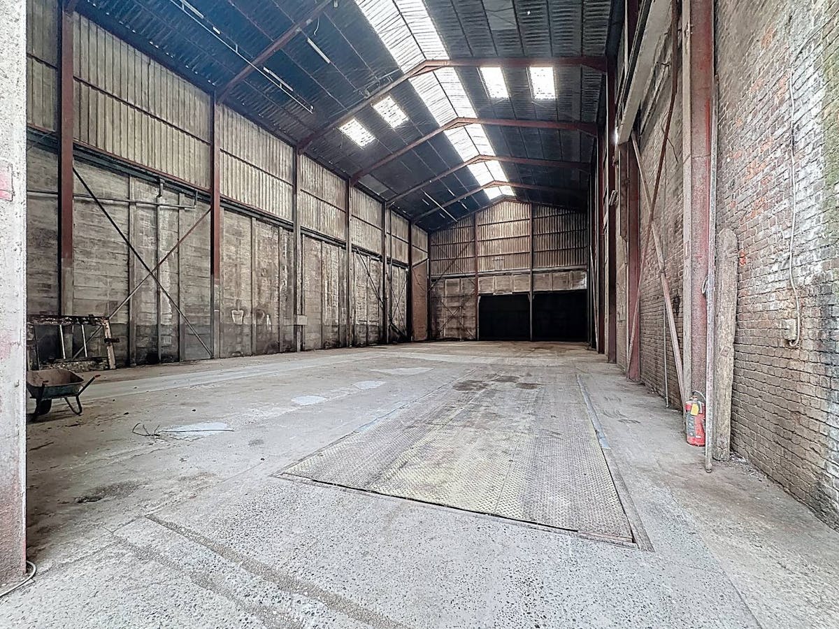 Warehouse of approximately 1,013 m² for rent in Sint-Baafs-Vijve. - photo 2