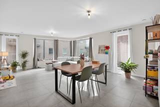 Prachtig hoekappartement met zonnig terras.Residentie Jan Baptiste, gebouwd in 2024, kent een mooie ligging langs het historisch kerkplein in het...