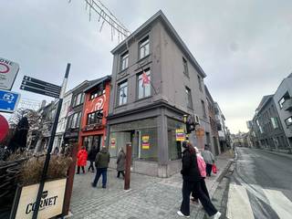 Op zoek naar een plek waar jouw zaak meteen opvalt?Deze handelsruimte/kantoor ligt op een super zichtbare hoek van de Korte Zoutstraat en de...