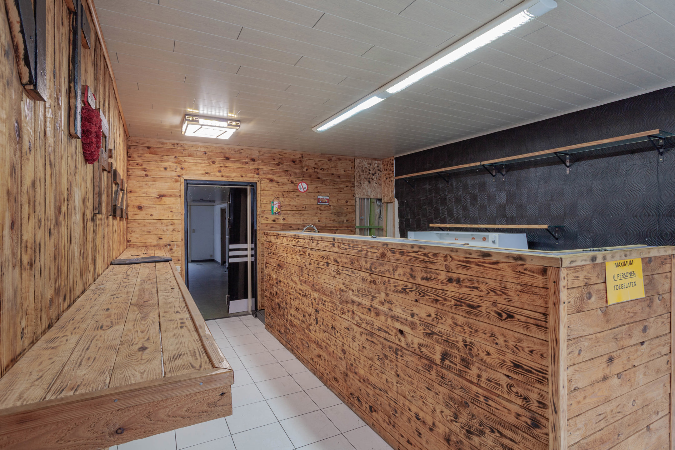 Ruim appartement met terras + handelsruimte met buitenruimte - foto 4